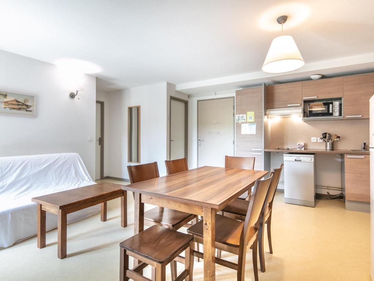 1 Bedroom Apartment sleeping area